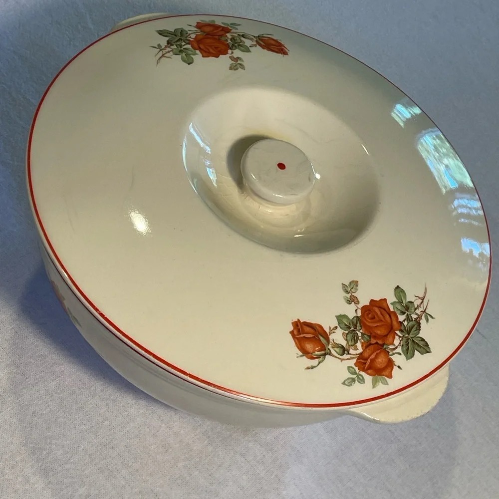 Vintage Casserole Dish Round Covered.Ceramic Made In USA.Universal Cambridge